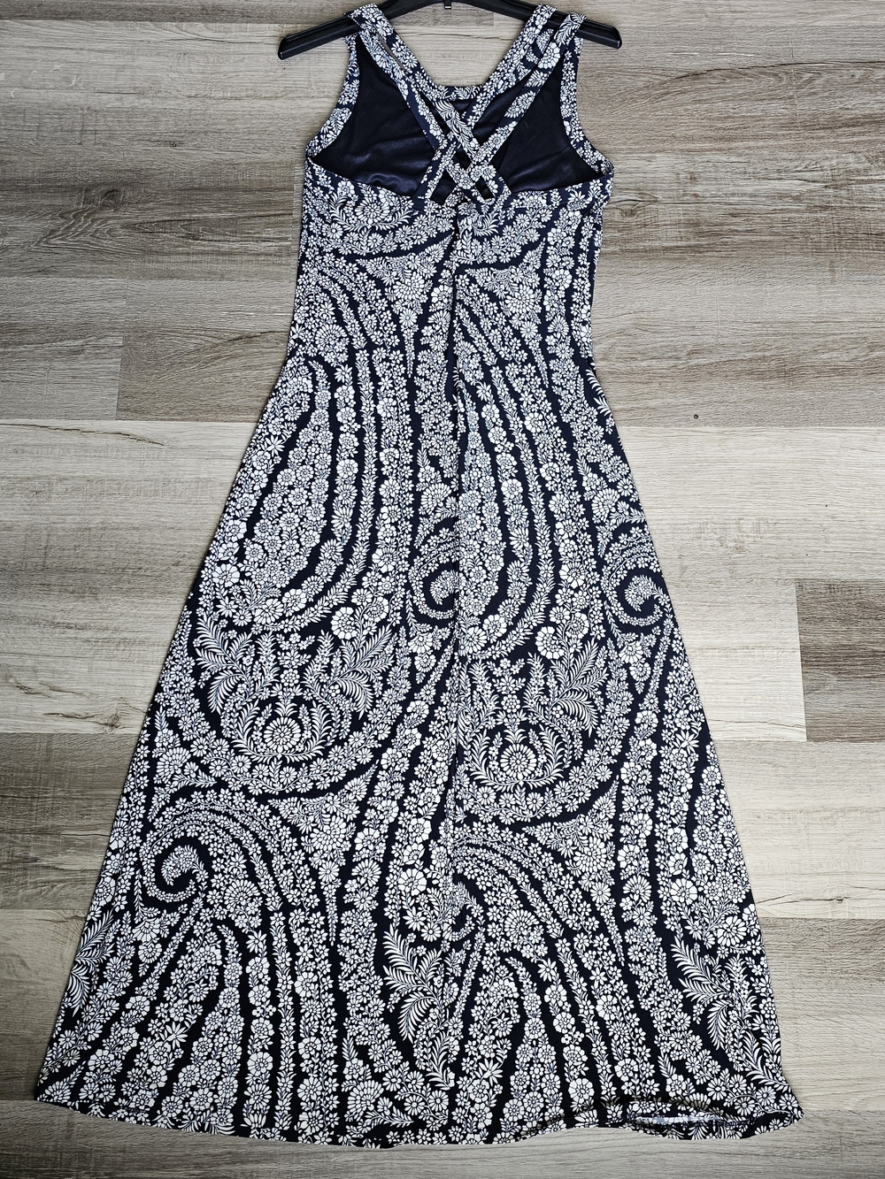 Brand New with Tags (NWT) Tommy Hilfiger Paisley Cross-Back Maxi Dress - Picture 6 of 16